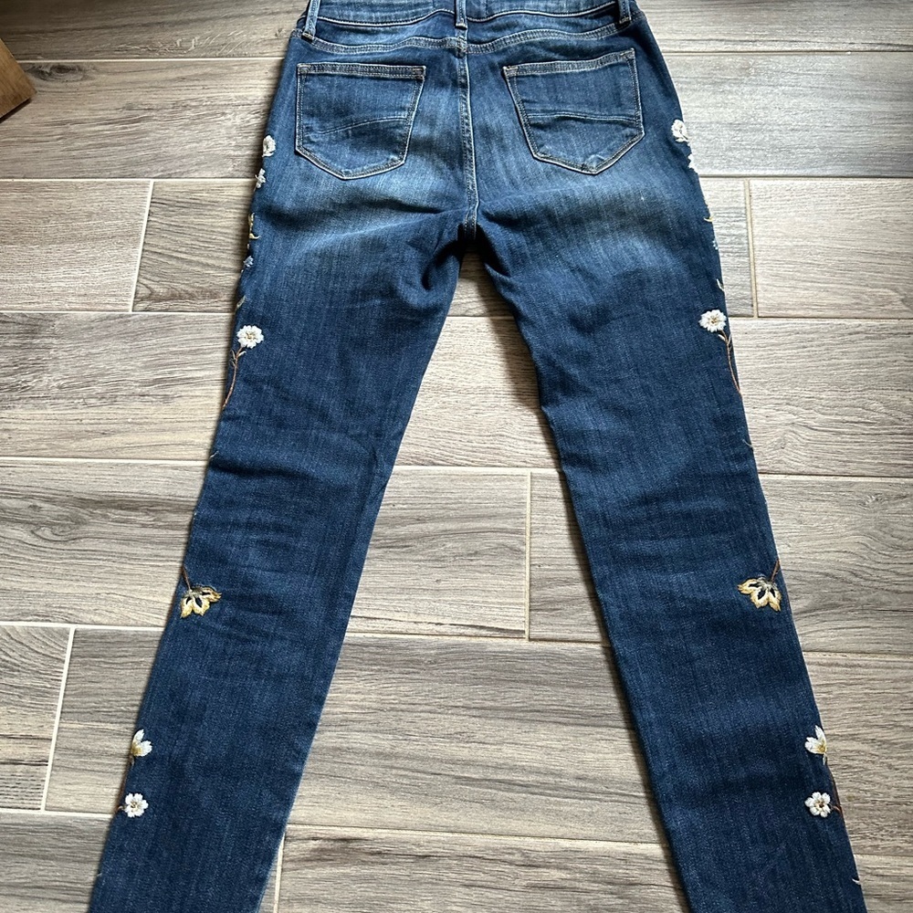 DRIFTWOOD Blue Skinny Jeans with Elegant Detailing - Picture 3 of 14